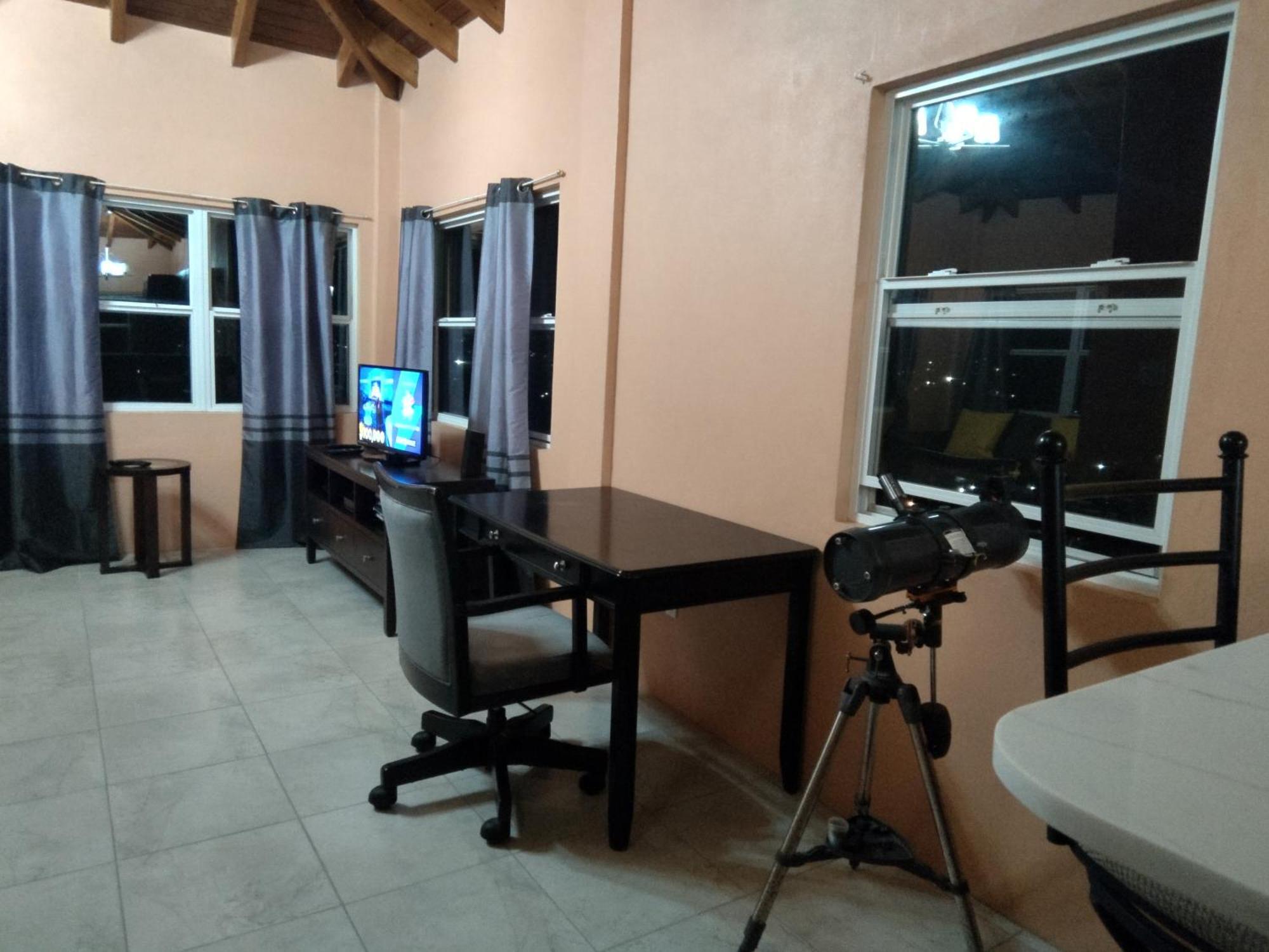 Zeus Estate Guesthouse St. John's Bagian luar foto