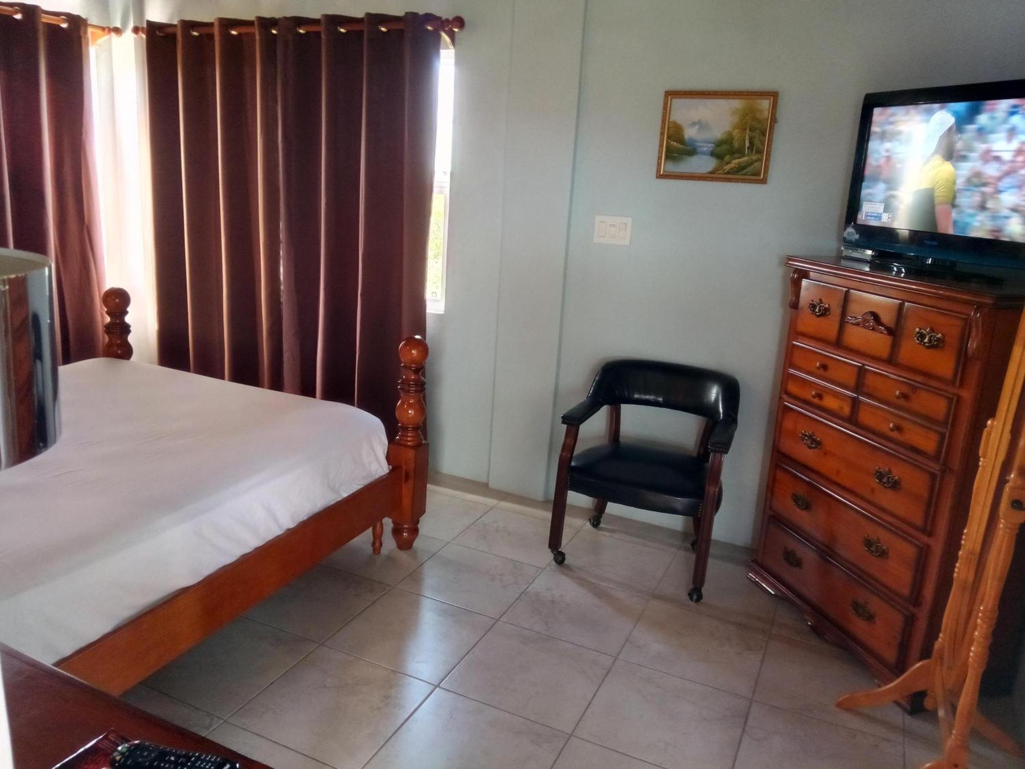 Zeus Estate Guesthouse St. John's Bagian luar foto