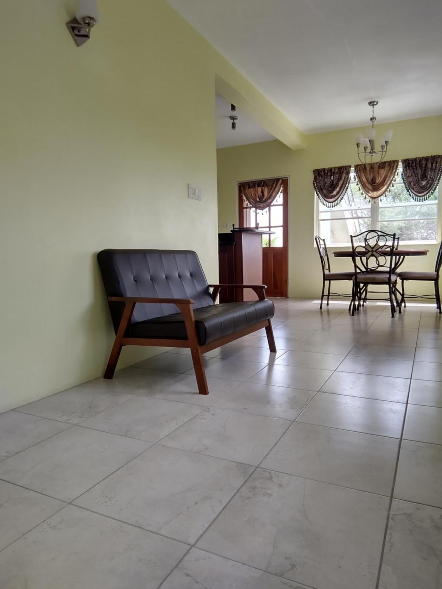 Zeus Estate Guesthouse St. John's Ruang foto