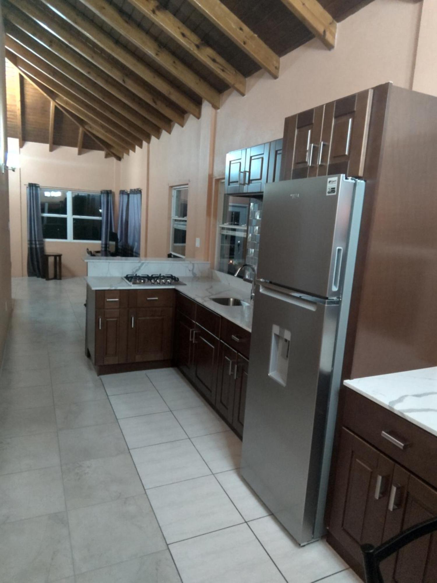 Zeus Estate Guesthouse St. John's Ruang foto